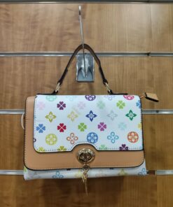 Bolso trébol blanco pequeño con broche dorado