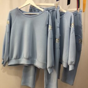 Chándal oversize azul cielo con detalles flor