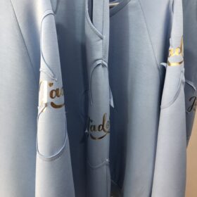 Chándal oversize azul cielo con detalles flor
