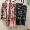 Conjunto mujer estampado negro y rosa palo elegante