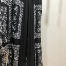 Conjunto mujer estampado negro y rosa palo elegante