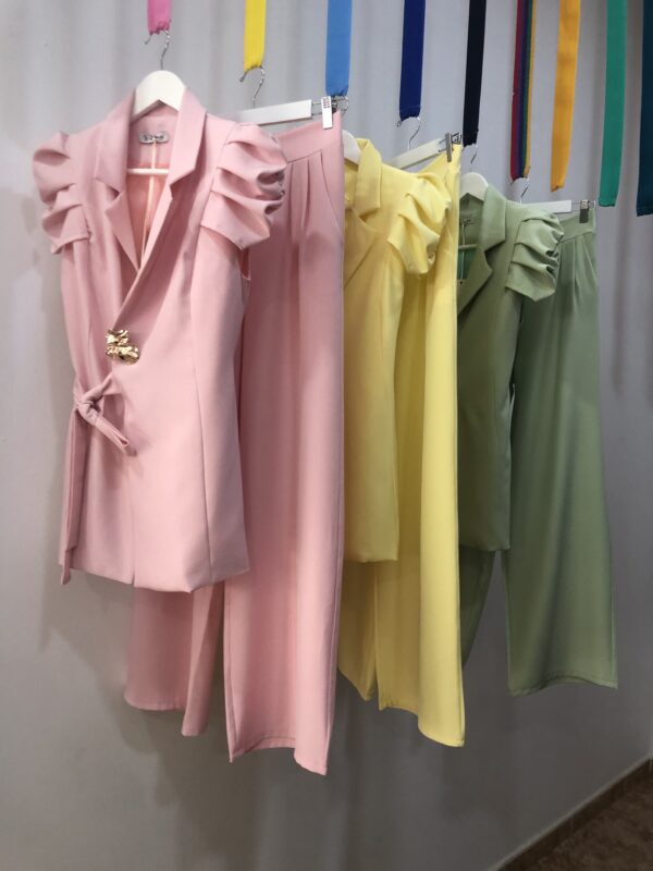 Conjunto chaleco y pantalón  elegante