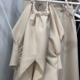 Conjunto elegante top volante y pantalón fluido