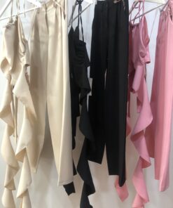 Conjunto elegante top volante y pantalón fluido