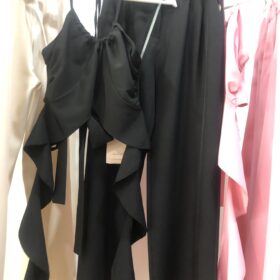 Conjunto elegante top volante y pantalón fluido