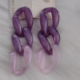 Pendientes Largos Morados de Eslabones Ligeros y Elegantes
