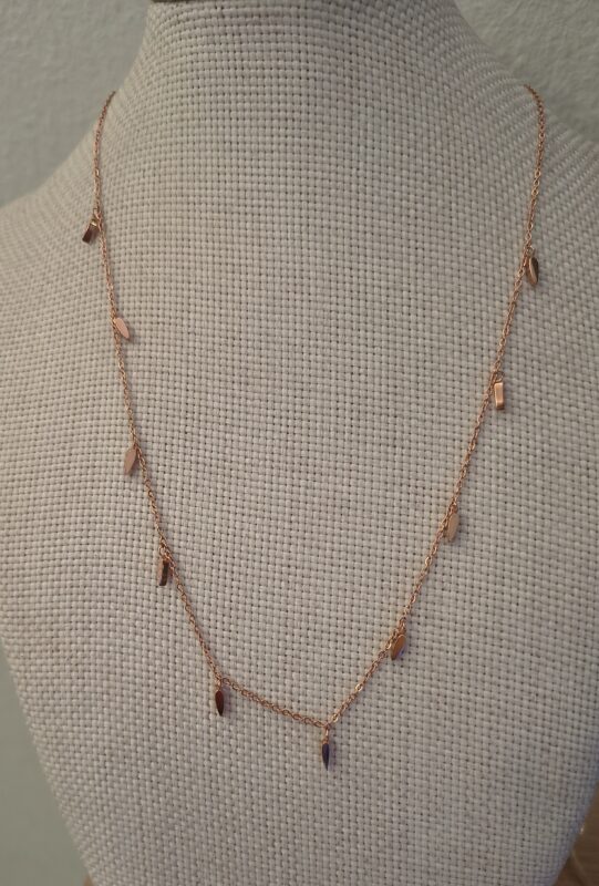 Collar de Acero Dorado de Alta Calidad con Broche Regulable
