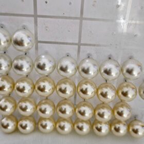 Pendientes de Perla Grande Beige y Blanco Elegantes