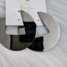 Pendientes de aro color plata originales para looks elegantes