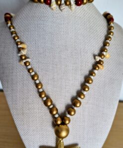 Collar Estrella de Mar y Conchas Dorado Bronce con Rojo