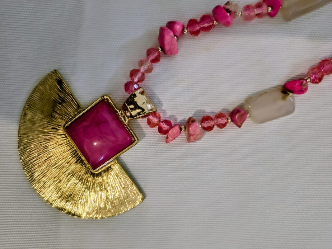 Collar de Nácar Rosa Fucsia con Piedras Originales Ajustable