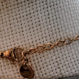 Collar Corazón Dorado Grande con Cadena Fina Elegante