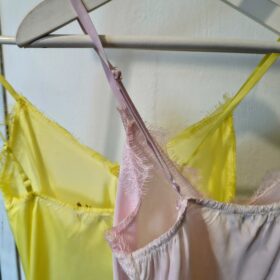 Lencera con Puntilla y Tirantes Ajustables Rosa o Amarillo