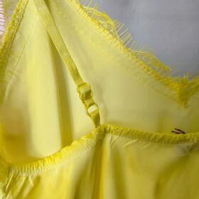Lencera con Puntilla y Tirantes Ajustables Rosa o Amarillo