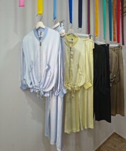 Alternative view of Conjunto Bomber y Pantalón de Raso – Elegancia Casual
