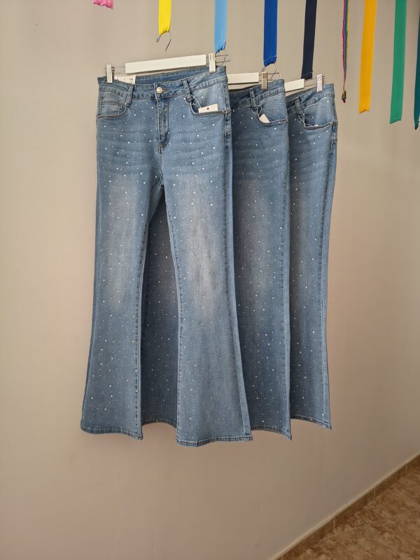Jeans Push Up Acampanados con Brillantes Azul Claro