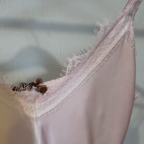 Lencera con Puntilla y Tirantes Ajustables Rosa o Amarillo