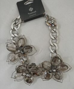 Collar Plateado de Eslabones y Flores Exclusivas