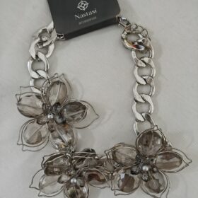 Collar Plateado de Eslabones y Flores Exclusivas