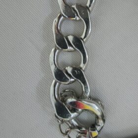 Collar Plateado de Eslabones y Flores Exclusivas