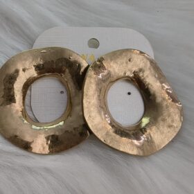 Pendientes de aro dorado originales para eventos y looks