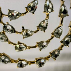 Pendientes dorados luna con brillantes elegantes