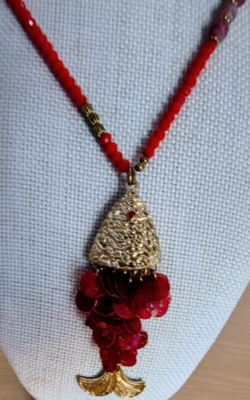 Collar Pez Rojo y Dorado con Perlas | Original y Elegante