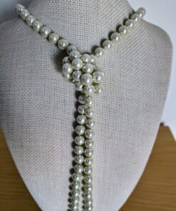 Collar Largo de Perlas Disponible en Blanco y Rojo