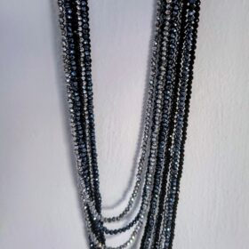 .Collar de Perlitas Brillantes Gris, Negro y Plata Elegante