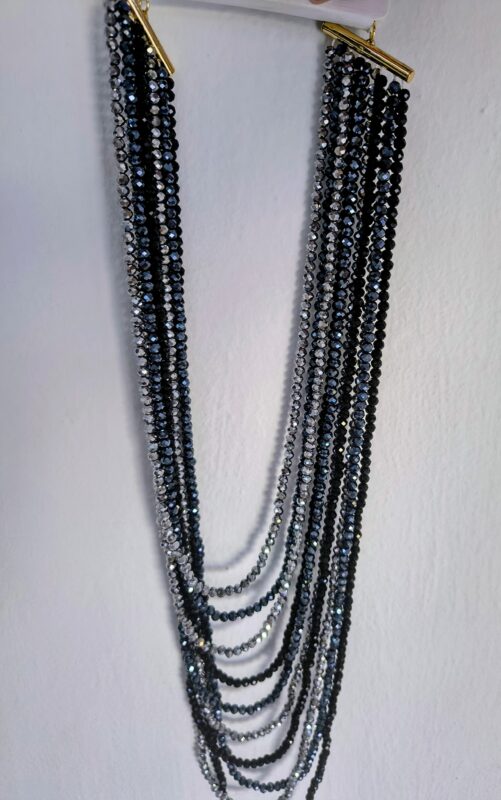 .Collar de Perlitas Brillantes Gris, Negro y Plata Elegante