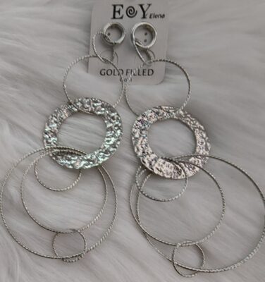 Pendientes Largos Plateados de Aros Originales y Ligeros